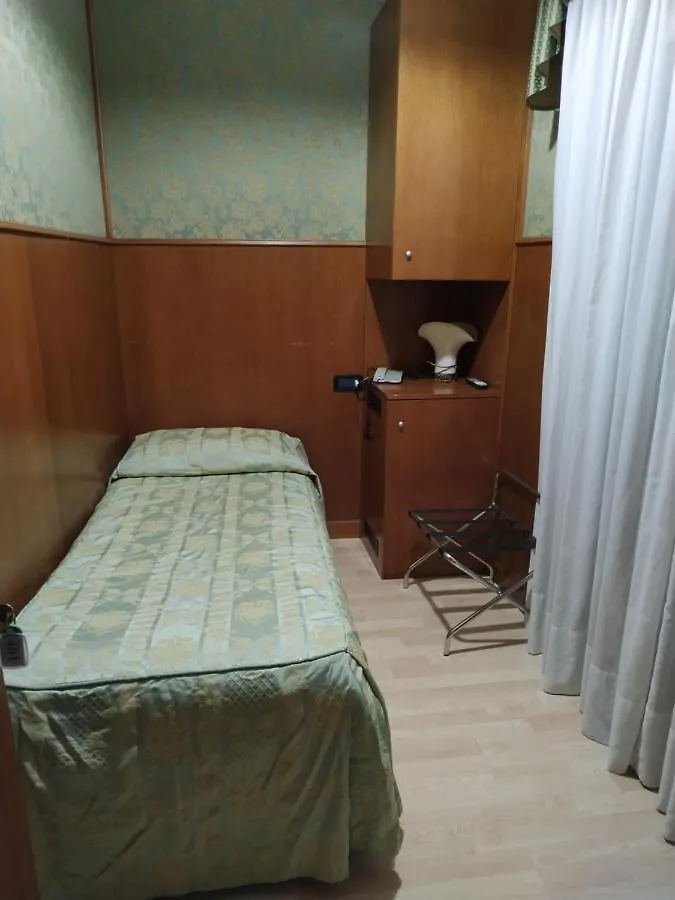 Atlantide Hotel Venedig 2*,