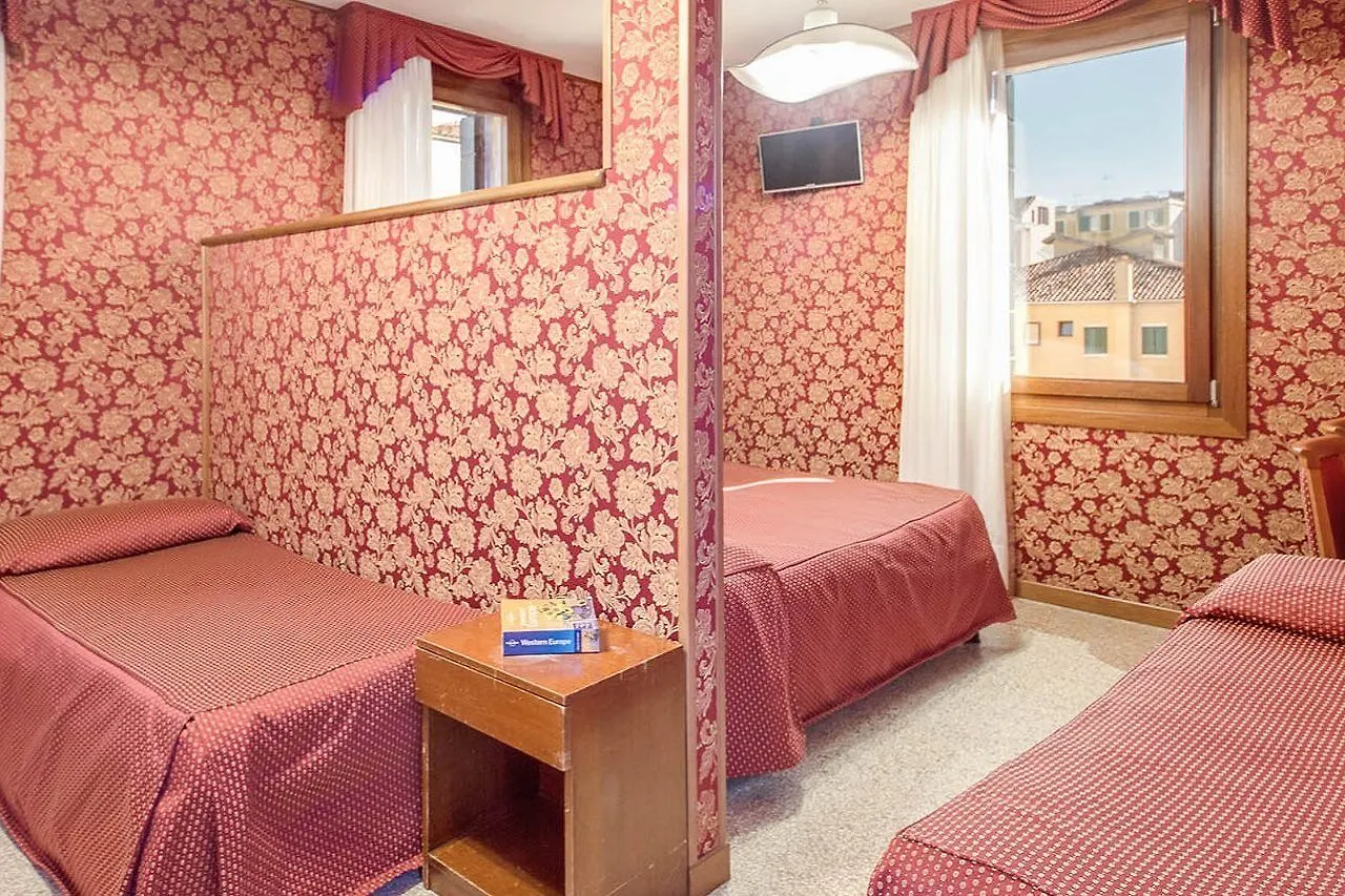 Atlantide Hotel Venedig 2*,