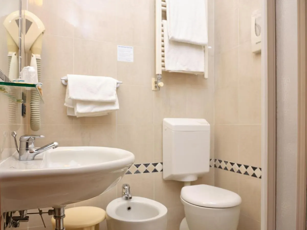 Atlantide Hotel Βενετία 2*,