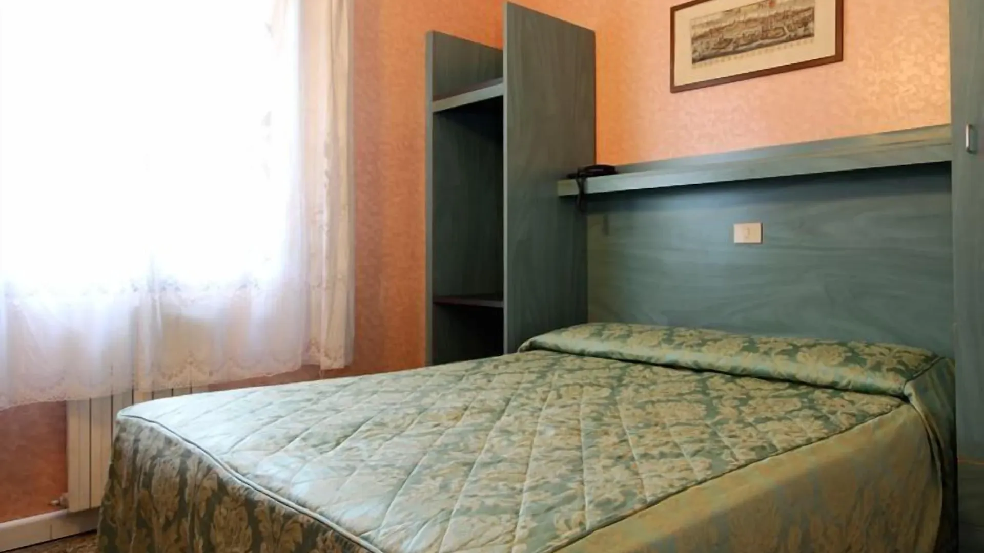 Atlantide Hotel Βενετία 2*,