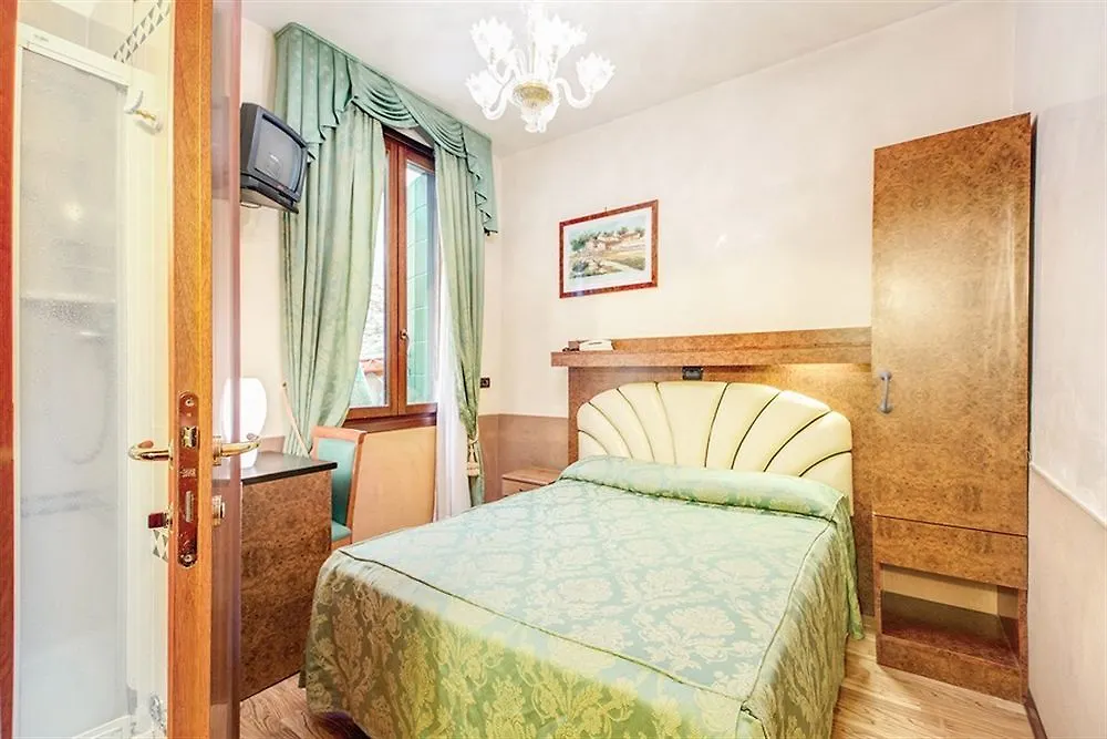 Atlantide Hotel Βενετία 2*,